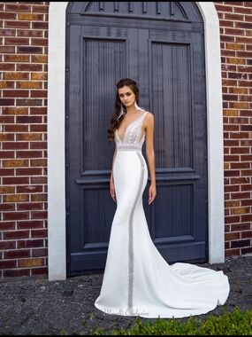 New Mermaid Fit White Custom Wedding Gown Size 12